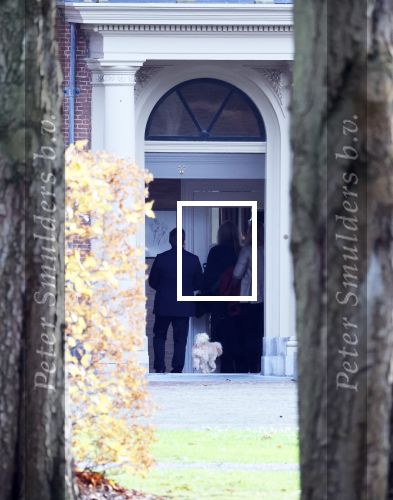 Den Haag 7 december 2021
Prinses Amalia is vandaag 18 jaar oud geworden . Prinses Amalia is met haar moeder Koningin Maxima wezen winkelen .