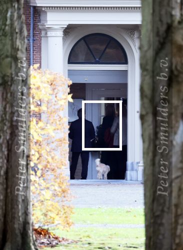Den Haag 7 december 2021
Prinses Amalia is vandaag 18 jaar oud geworden . Prinses Amalia is met haar moeder Koningin Maxima wezen winkelen .
