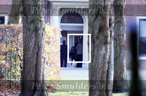 Den Haag 7 december 2021
Prinses Amalia is vandaag 18 jaar oud geworden . Prinses Amalia is met haar moeder Koningin Maxima wezen winkelen .