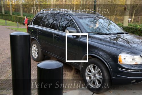 Den Haag 7 december 2021
Prinses Amalia is vandaag 18 jaar oud geworden . Prinses Amalia is met haar moeder Koningin Maxima wezen winkelen . Maxima rijdt in een volvo jeep