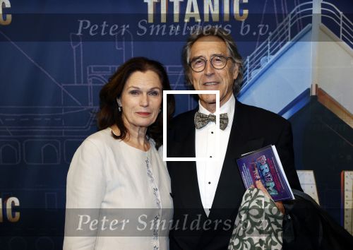 Almere 21 november 2021
Premiere van musical the Titanic in schouwburg Almere. Liz Snoijink met man