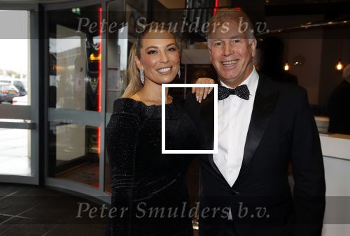 Aalsmeer 28 november 2021
Premiere One de musical . Marcel Boekhoorn kwam met zijn vriendin Rebecca Cabau v Kasbergen