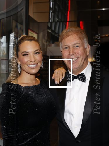 Aalsmeer 28 november 2021
Premiere One de musical . Marcel Boekhoorn kwam met zijn vriendin Rebecca Cabau v Kasbergen