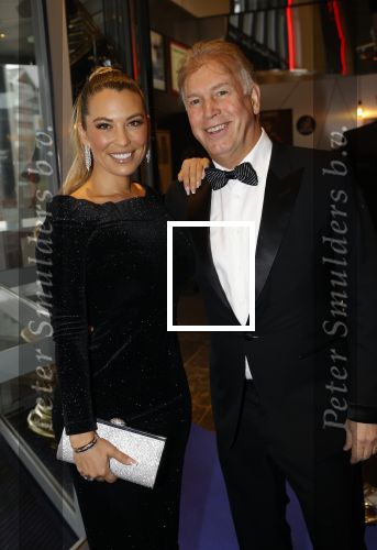 Aalsmeer 28 november 2021
Premiere One de musical . Marcel Boekhoorn kwam met zijn vriendin Rebecca Cabau v Kasbergen