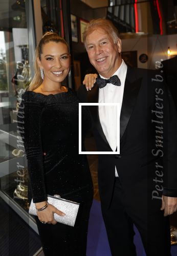 Aalsmeer 28 november 2021
Premiere One de musical . Marcel Boekhoorn kwam met zijn vriendin Rebecca Cabau v Kasbergen