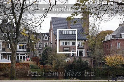 Amsterdamn 24 november 2021
Marco v Basten en zijn vrouw Liesbeth hebben hun huis aan het vondelpark verkocht voor 13.5 miljoen euro.