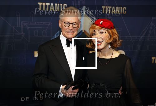 Almere 21 november 2021
Premiere van musical the Titanic in schouwburg Almere. marijke Helwegen met man