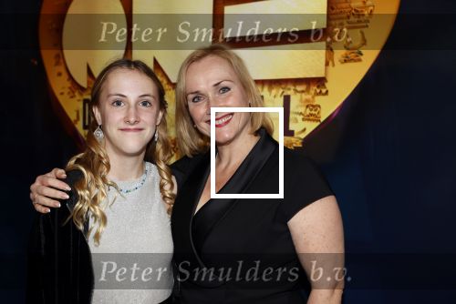 Aalsmeer 28 november 2021
Premiere One de musical . Marleen v d Loo met dochter