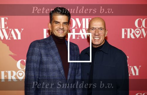 Rotterdam 18 november 2021
Premiere Come from away in het nieuwe Luxor theater.
maurice Wijnen met partner