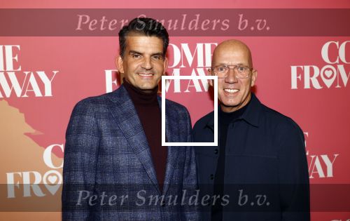 Rotterdam 18 november 2021
Premiere Come from away in het nieuwe Luxor theater.
maurice Wijnen met partner