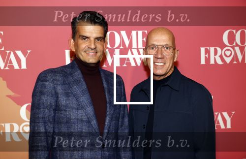 Rotterdam 18 november 2021
Premiere Come from away in het nieuwe Luxor theater.
maurice Wijnen met partner