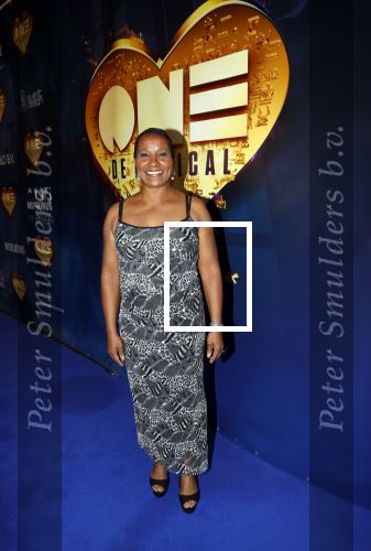 Aalsmeer 28 november 2021
Premiere One de musical . Nelli Cooman kwam  met haar man en dochter