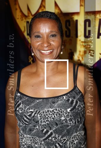 Aalsmeer 28 november 2021
Premiere One de musical . Nelli Cooman kwam  met haar man en dochter