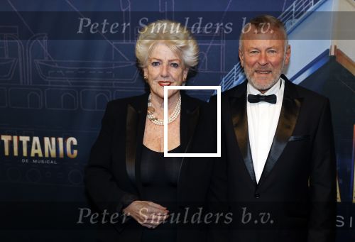 Almere 21 november 2021
Premiere van musical the Titanic in schouwburg Almere. Pamela Teves met partner Ruud Drupsteen