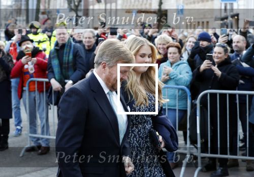 Den Haag 8 december 2021
Prinses Amalia arriveert voor de buitengewone vergadering van de Raad van State. Naast de prinses waren ook koning Willem Alexander en koningin Maxima bij de buitengewone vergadering aanwezig.
Na de vergadering ging Amalia in de tuin een boom planten.