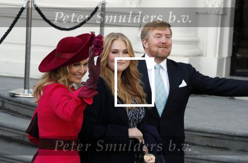 Den Haag 8 december 2021
Prinses Amalia arriveert voor de buitengewone vergadering van de Raad van State. Naast de prinses waren ook koning Willem Alexander en koningin Maxima bij de buitengewone vergadering aanwezig.
Na de vergadering ging Amalia in de tuin een boom planten.