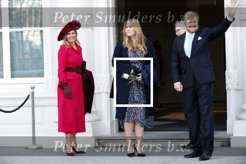 Den Haag 8 december 2021
Prinses Amalia arriveert voor de buitengewone vergadering van de Raad van State. Naast de prinses waren ook koning Willem Alexander en koningin Maxima bij de buitengewone vergadering aanwezig.
Na de vergadering ging Amalia in de tuin een boom planten.