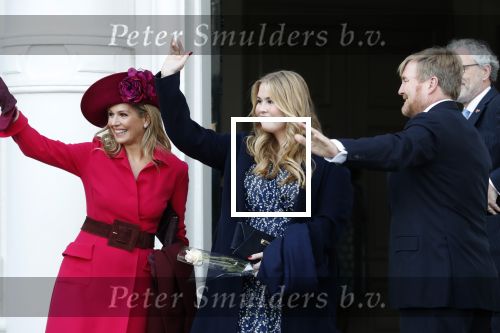 Den Haag 8 december 2021
Prinses Amalia arriveert voor de buitengewone vergadering van de Raad van State. Naast de prinses waren ook koning Willem Alexander en koningin Maxima bij de buitengewone vergadering aanwezig.
Na de vergadering ging Amalia in de tuin een boom planten.