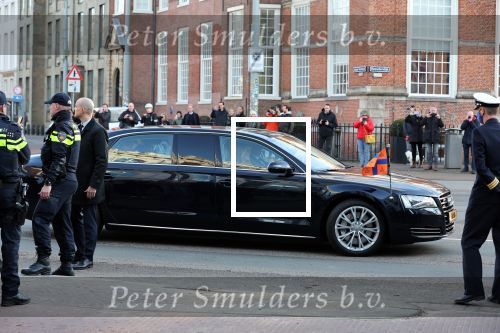 Den Haag 8 december 2021
Prinses Amalia arriveert voor de buitengewone vergadering van de Raad van State. Naast de prinses waren ook koning Willem Alexander en koningin Maxima bij de buitengewone vergadering aanwezig.
Na de vergadering ging Amalia in de tuin een boom planten.