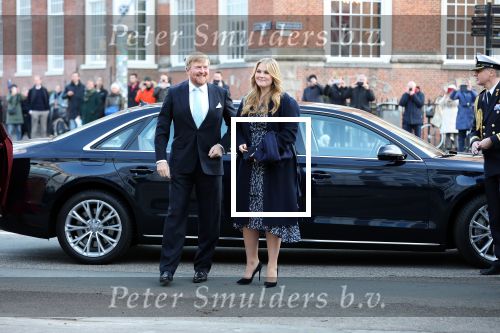 Den Haag 8 december 2021
Prinses Amalia arriveert voor de buitengewone vergadering van de Raad van State. Naast de prinses waren ook koning Willem Alexander en koningin Maxima bij de buitengewone vergadering aanwezig.
Na de vergadering ging Amalia in de tuin een boom planten.