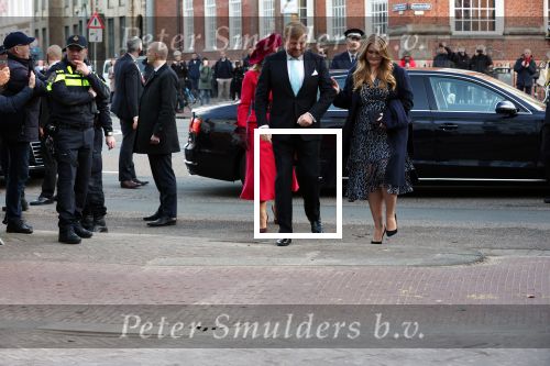 Den Haag 8 december 2021
Prinses Amalia arriveert voor de buitengewone vergadering van de Raad van State. Naast de prinses waren ook koning Willem Alexander en koningin Maxima bij de buitengewone vergadering aanwezig.
Na de vergadering ging Amalia in de tuin een boom planten.