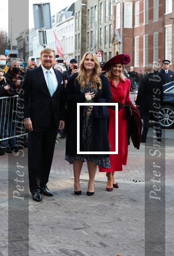 Den Haag 8 december 2021
Prinses Amalia arriveert voor de buitengewone vergadering van de Raad van State. Naast de prinses waren ook koning Willem Alexander en koningin Maxima bij de buitengewone vergadering aanwezig.
Na de vergadering ging Amalia in de tuin een boom planten.