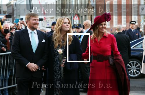 Den Haag 8 december 2021
Prinses Amalia arriveert voor de buitengewone vergadering van de Raad van State. Naast de prinses waren ook koning Willem Alexander en koningin Maxima bij de buitengewone vergadering aanwezig.
Na de vergadering ging Amalia in de tuin een boom planten.