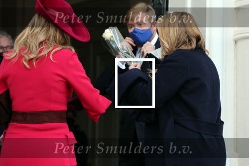 Den Haag 8 december 2021
Prinses Amalia arriveert voor de buitengewone vergadering van de Raad van State. Naast de prinses waren ook koning Willem Alexander en koningin Maxima bij de buitengewone vergadering aanwezig.
Na de vergadering ging Amalia in de tuin een boom planten.