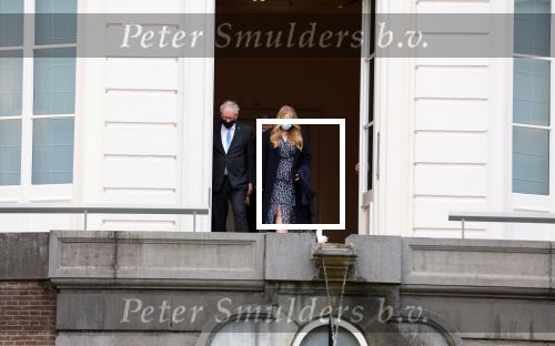 Den Haag 8 december 2021
Prinses Amalia arriveert voor de buitengewone vergadering van de Raad van State. Naast de prinses waren ook koning Willem Alexander en koningin Maxima bij de buitengewone vergadering aanwezig.
Na de vergadering ging Amalia in de tuin een boom planten.