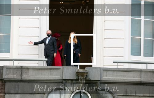 Den Haag 8 december 2021
Prinses Amalia arriveert voor de buitengewone vergadering van de Raad van State. Naast de prinses waren ook koning Willem Alexander en koningin Maxima bij de buitengewone vergadering aanwezig.
Na de vergadering ging Amalia in de tuin een boom planten.