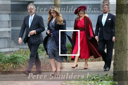 Den Haag 8 december 2021
Prinses Amalia arriveert voor de buitengewone vergadering van de Raad van State. Naast de prinses waren ook koning Willem Alexander en koningin Maxima bij de buitengewone vergadering aanwezig.
Na de vergadering ging Amalia in de tuin een boom planten.