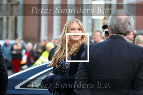 Den Haag 8 december 2021
Prinses Amalia arriveert voor de buitengewone vergadering van de Raad van State. Naast de prinses waren ook koning Willem Alexander en koningin Maxima bij de buitengewone vergadering aanwezig.
Na de vergadering ging Amalia in de tuin een boom planten.