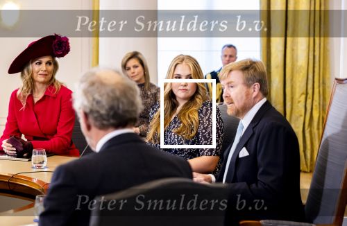 Den Haag 8 december 2021
Prinses Amalia arriveert voor de buitengewone vergadering van de Raad van State. Naast de prinses waren ook koning Willem Alexander en koningin Maxima bij de buitengewone vergadering aanwezig.
Na de vergadering ging Amalia in de tuin een boom planten.