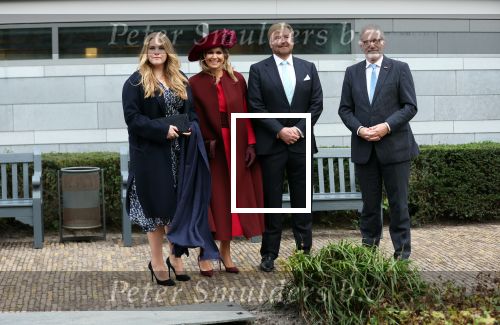 Den Haag 8 december 2021
Prinses Amalia arriveert voor de buitengewone vergadering van de Raad van State. Naast de prinses waren ook koning Willem Alexander en koningin Maxima bij de buitengewone vergadering aanwezig.
Na de vergadering ging Amalia in de tuin een boom planten.
