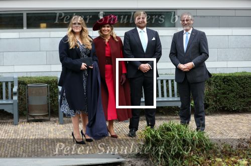 Den Haag 8 december 2021
Prinses Amalia arriveert voor de buitengewone vergadering van de Raad van State. Naast de prinses waren ook koning Willem Alexander en koningin Maxima bij de buitengewone vergadering aanwezig.
Na de vergadering ging Amalia in de tuin een boom planten.