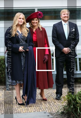 Den Haag 8 december 2021
Prinses Amalia arriveert voor de buitengewone vergadering van de Raad van State. Naast de prinses waren ook koning Willem Alexander en koningin Maxima bij de buitengewone vergadering aanwezig.
Na de vergadering ging Amalia in de tuin een boom planten.