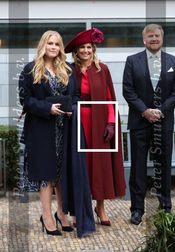 Den Haag 8 december 2021
Prinses Amalia arriveert voor de buitengewone vergadering van de Raad van State. Naast de prinses waren ook koning Willem Alexander en koningin Maxima bij de buitengewone vergadering aanwezig.
Na de vergadering ging Amalia in de tuin een boom planten.