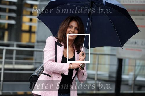Amsterdam 30 november 2021
Rachel hazes onder paraplu.