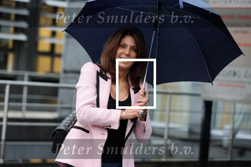 Amsterdam 30 november 2021
Rachel hazes onder paraplu.