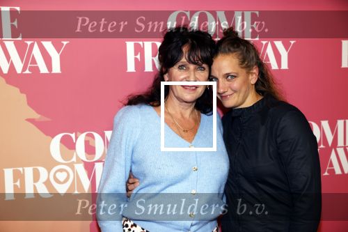 Rotterdam 18 november 2021
Premiere Come from away in het nieuwe Luxor theater.
Renee Fokker met haar nicht