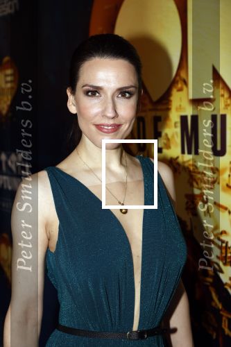 Aalsmeer 28 november 2021
Premiere One de musical . Renee v  Wegberg met moeder