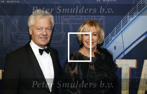 Almere 21 november 2021
Premiere van musical the Titanic in schouwburg Almere. Ria Valk met haar vriend