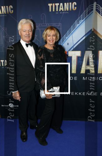 Almere 21 november 2021
Premiere van musical the Titanic in schouwburg Almere. Ria Valk met haar vriend