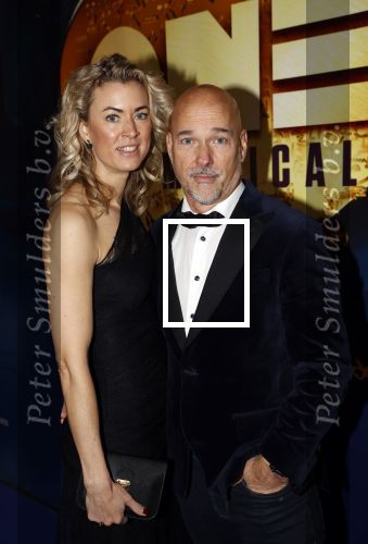 Aalsmeer 28 november 2021
Premiere One de musical . Rob Kamphues en zijn vriendin Kristi