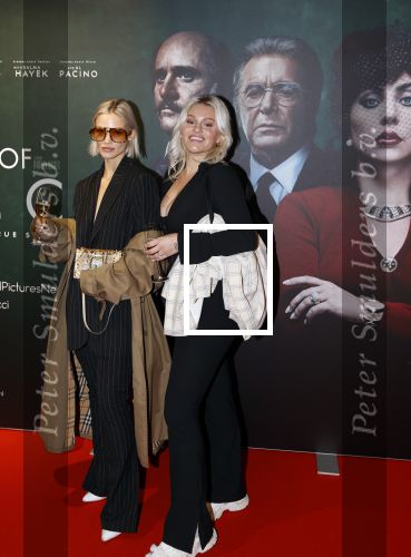 Amsterdam 23 november 2021
Premiere House of Gucci in pathe arena.
Roxanne Kwant met een vriendin
