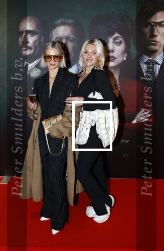 Amsterdam 23 november 2021
Premiere House of Gucci in pathe arena.
Roxanne Kwant met een vriendin