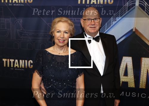 Almere 21 november 2021
Premiere van musical the Titanic in schouwburg Almere. Ruud de Graaf met zijn partner Margreet Duin