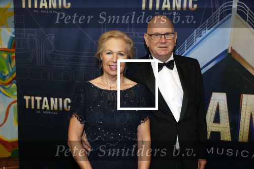 Almere 21 november 2021
Premiere van musical the Titanic in schouwburg Almere. Ruud de Graaf met zijn partner Margreet Duin