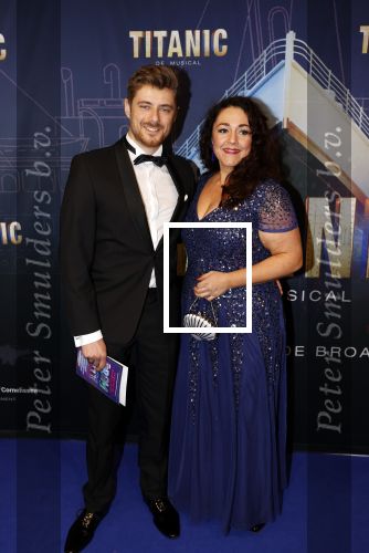 Almere 21 november 2021
Premiere van musical the Titanic in schouwburg Almere. sabine Beens met vriend