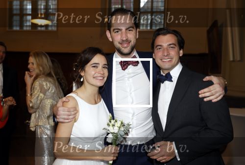 Amsterdam 25 november 2021
Thierry Baudet en Davide Heijmans trouwen in de Noorderkerk in Amsterdam. Davide vertrok met haar vader vanuit het Waldorf Astoria Hotel.